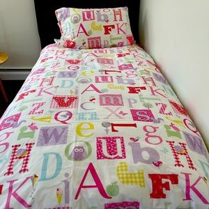 Laura Ashley reversible twin size duvet cover set